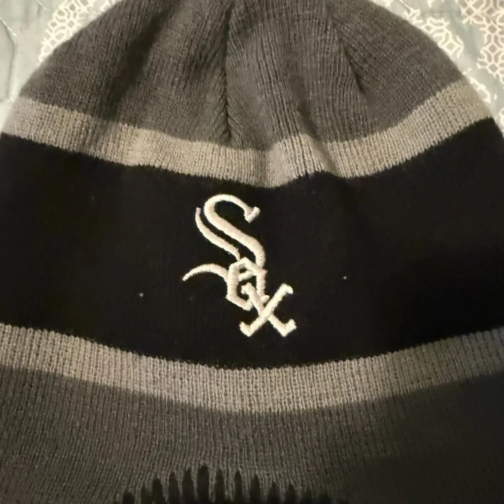 MLB Beanie Unisex One Size Black Gray White Sox Baseball Knit Earflap Pom